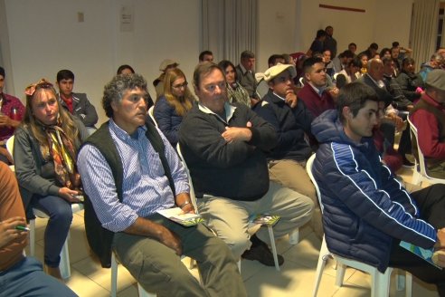 Jornada Técnica de Don Carlos Servicios Agropecuarias - S.R.de Feliciano - Eficiencia Alimenticia en Recria