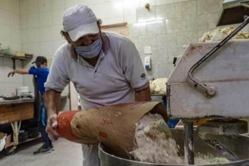 Para paliar la disparada del precio del pan mantienen el subsidio a la bolsa de 25 kilos de harina