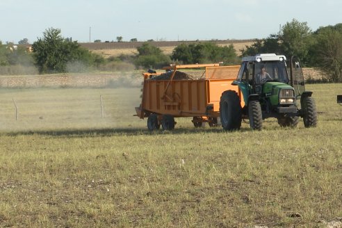 Carlos Bernhart , Contratista Rural y Gustavo Gareis, Productor Tambero - Fertilización Orgánica en Aldea Santa Rosa