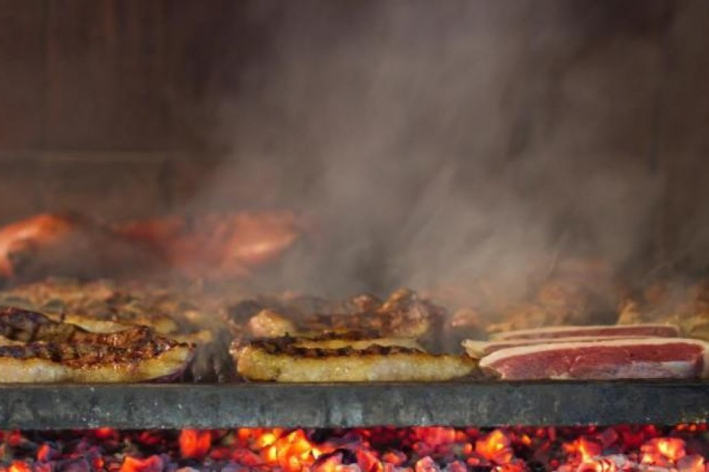 ASADO. La demanda doméstica de carne mejoraría en 2020. (LA VOZ/Archivo)