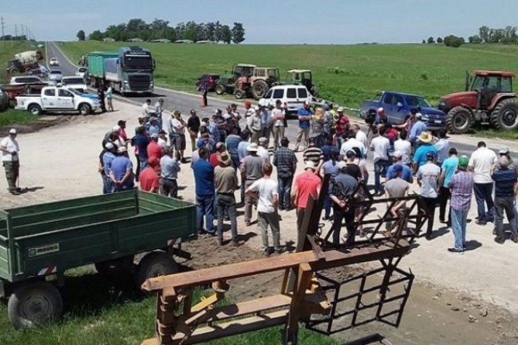 Entre Ríos: productores hacen un tractorazo en Colonia Merou