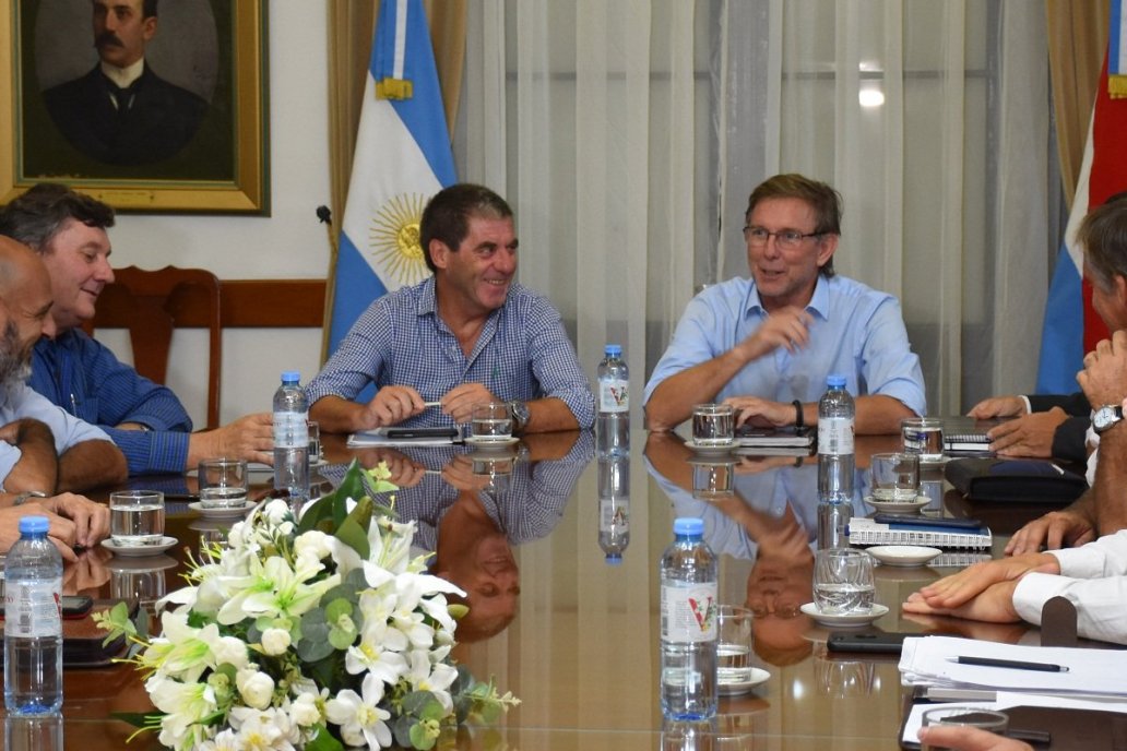 El gobierno y la Mesa de Enlace evaluaron la actualización del IIR en E. Ríos El gobierno y la Mesa de Enlace evaluaron la actualización del IIR en E. Ríos