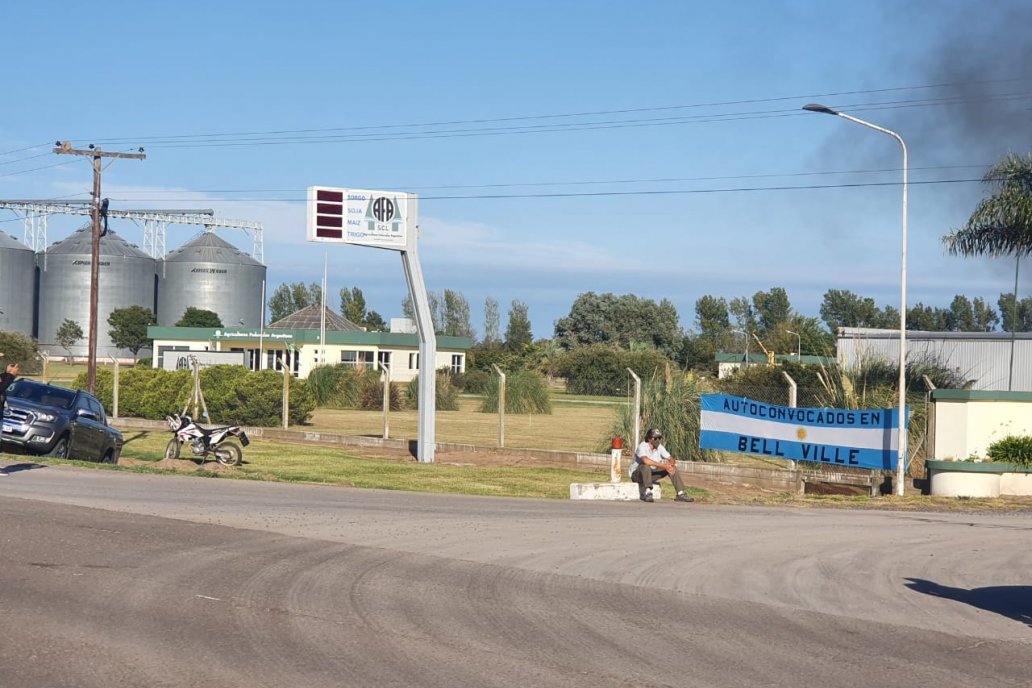 El tránsito en la zona se suspendió provisoriamente por precaución.