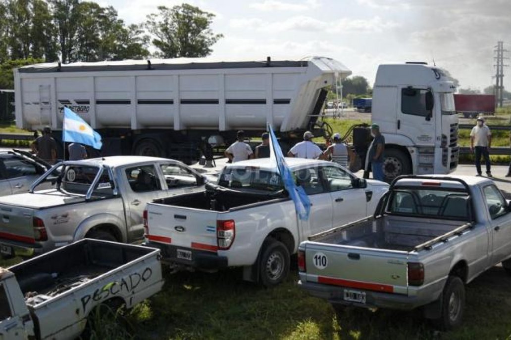 Productores seguirán a la vera de las rutas. (Foto Campo Litoral/Marcelo Manera)