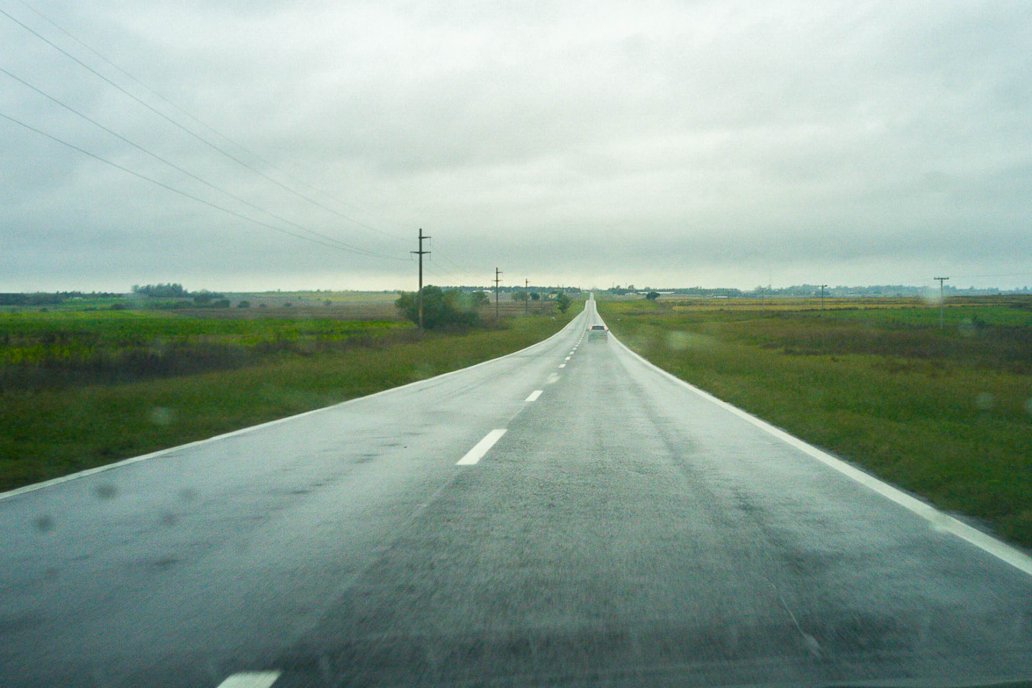 Las rutas vacías en la mañana de este viernes marca la intensidad de las lluvias