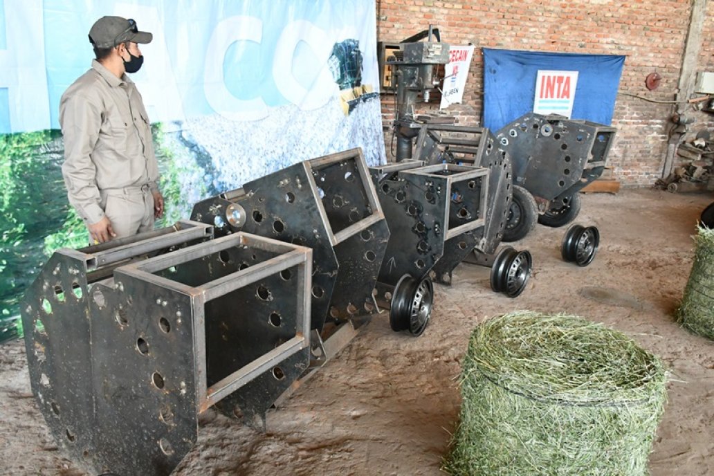 El equipo permite obtener rollos desde 20 hasta 40 kilos, según el tipo de pasto El equipo permite obtener rollos desde 20 hasta 40 kilos, según el tipo de pasto