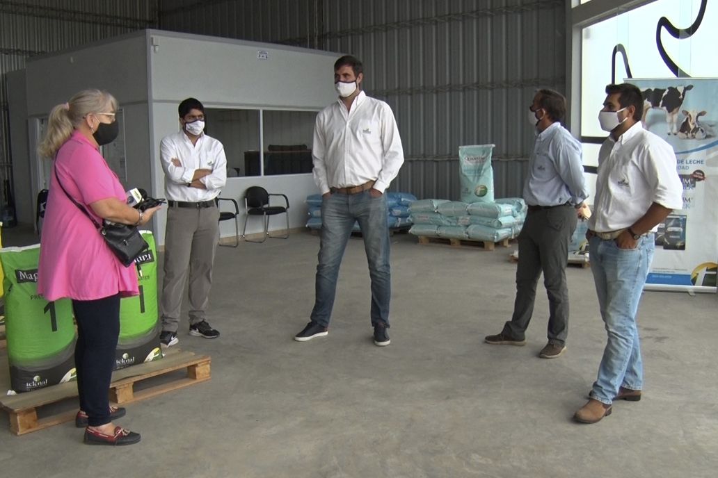 El Staff de Teknal con Campo en Acción, durante la inauguración en Uruguay.