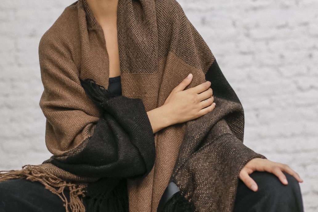 Las prendas requeridas en Italia son confeccionadas por familias campesinas.