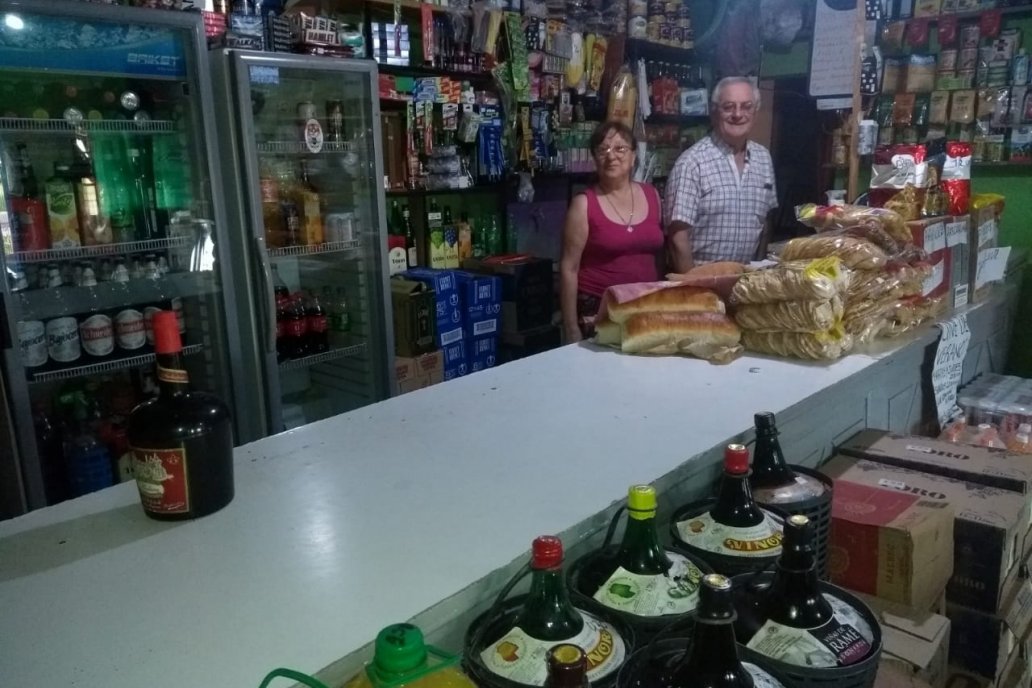 Los propietarios del almacén y bar son José Nicola y Meca Barzola.