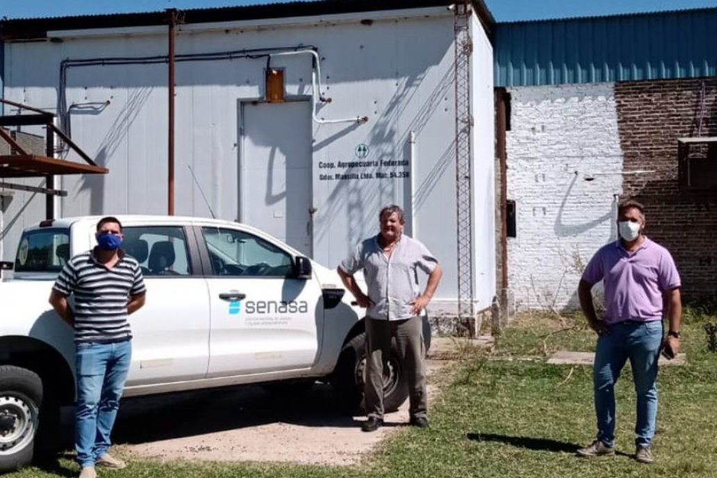 La delegación del Senasa, que visitó el Frigorifico de Gdor. Mas¿nsilla