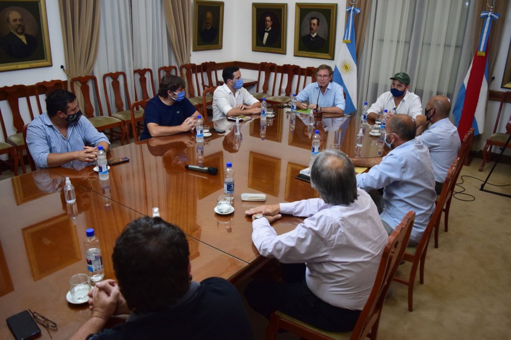 Los dirigentes de la entidades con Bahillo en la sede de gobierno. Los dirigentes de la entidades con Bahillo en la sede de gobierno.