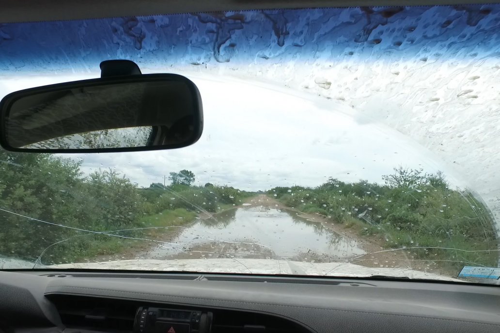 El día que llegaron las autoridades al El Caraguatá un chaparrón los recibió.