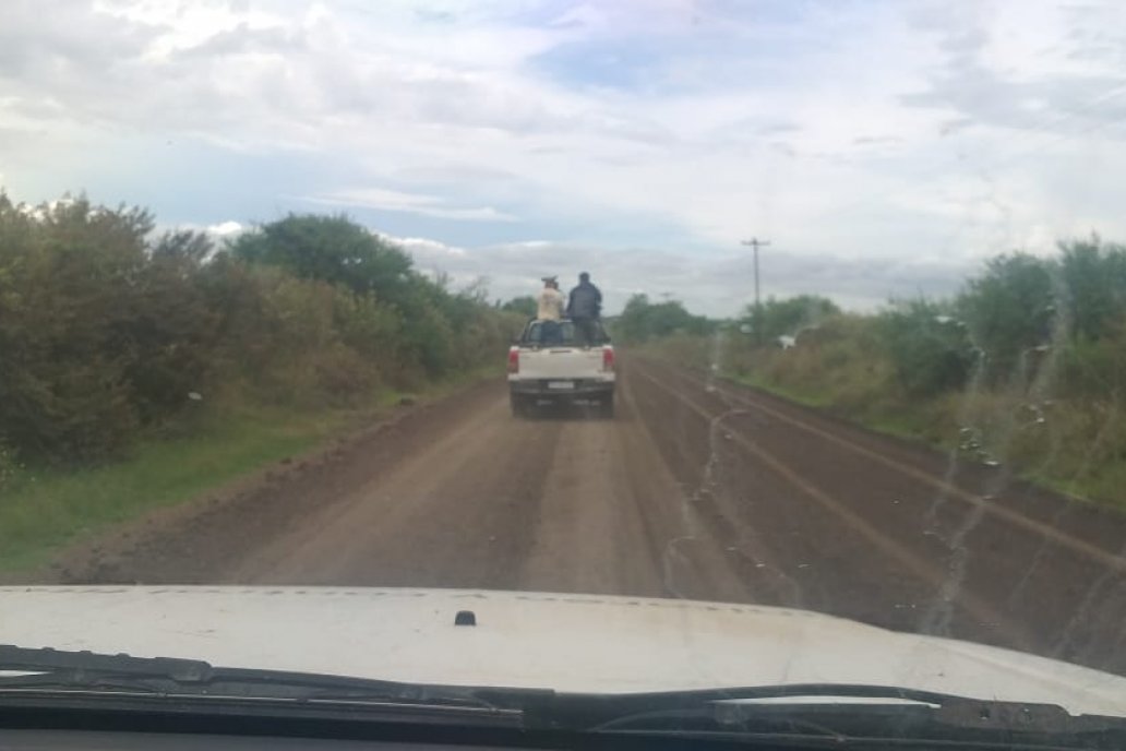 Periodistas de Campo en Acción recorrieron caminos por donde debe salir el maíz.