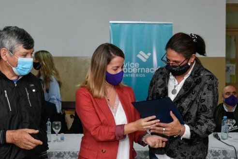 Stratta: "Cumplimos con el fortalecimiento del sistema educativo"