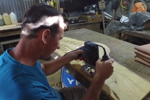 Gustavo Erbes, el trabajador rural de El Ramblón con muy buena fama de artesano de la madera