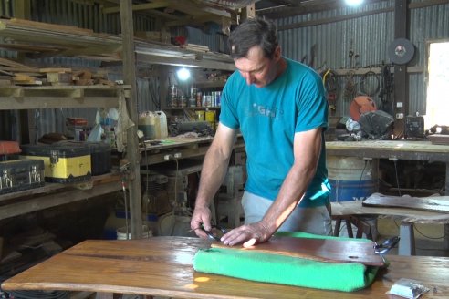 Gustavo Erbes, el trabajador rural de El Ramblón con muy buena fama de artesano de la madera