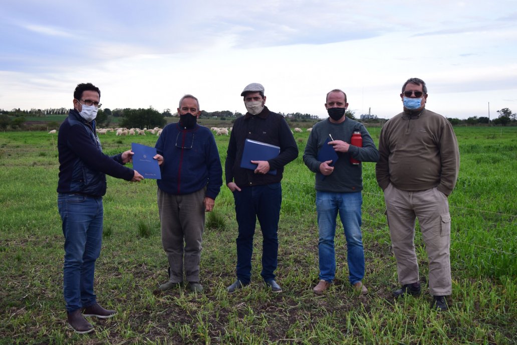 Amavet entregó las carpetas del segundo tramo de los créditos aprobados. Amavet entregó las carpetas del segundo tramo de los créditos aprobados.