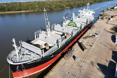 En Puerto Uruguay estiban a todo trapo, con jornadas que duran un día