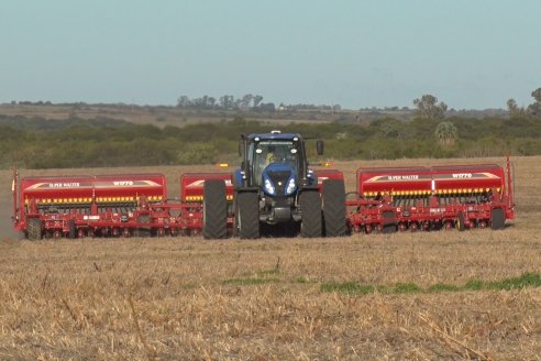 Ariel Svemer - Servi Parts Agromaquinas - Demostración de la sembradora Súper Walter en campos de Celina