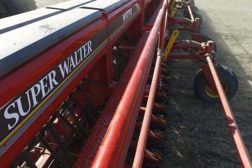 Ariel Svemer - Servi Parts Agromaquinas - Demostración de la sembradora Súper Walter en campos de Celina