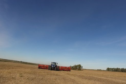 Ariel Svemer - Servi Parts Agromaquinas - Demostración de la sembradora Súper Walter en campos de Celina