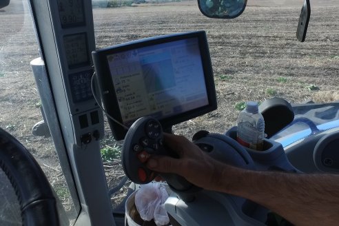 Ariel Svemer - Servi Parts Agromaquinas - Demostración de la sembradora Súper Walter en campos de Celina