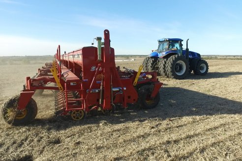 Ariel Svemer - Servi Parts Agromaquinas - Demostración de la sembradora Súper Walter en campos de Celina