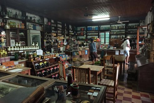 “Lo de Francou”, almacén de ramos generales en Colonia El Carmen