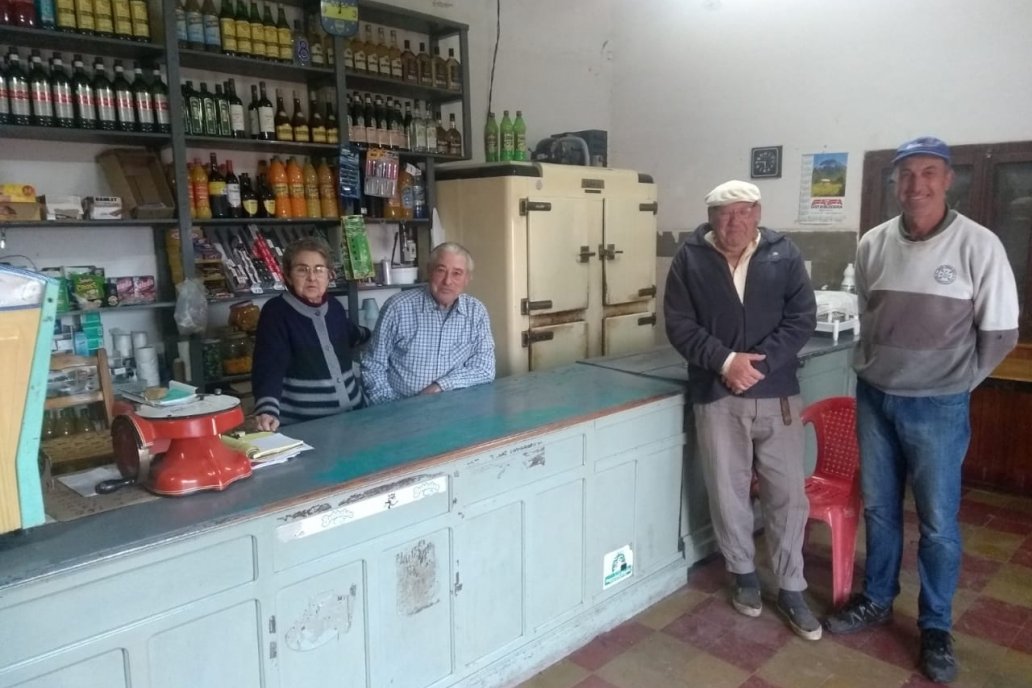 La pareja cuenta que el tradicional fiado está vigente con La pareja cuenta que el tradicional fiado está vigente con