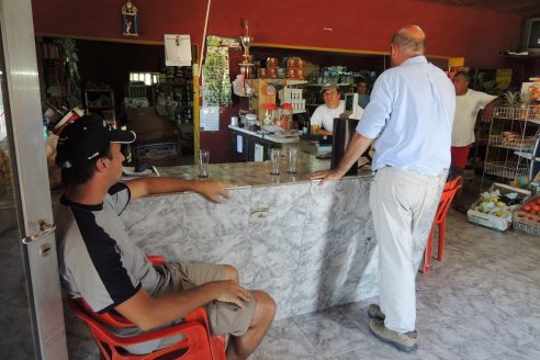 Almacén Iglesias, un cruce de caminos en el campo profundo