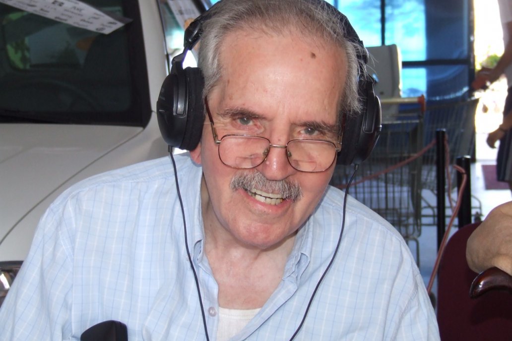 El conductor trabajó por cinco décadas, se retiró en 2006. Falleció en 2010.