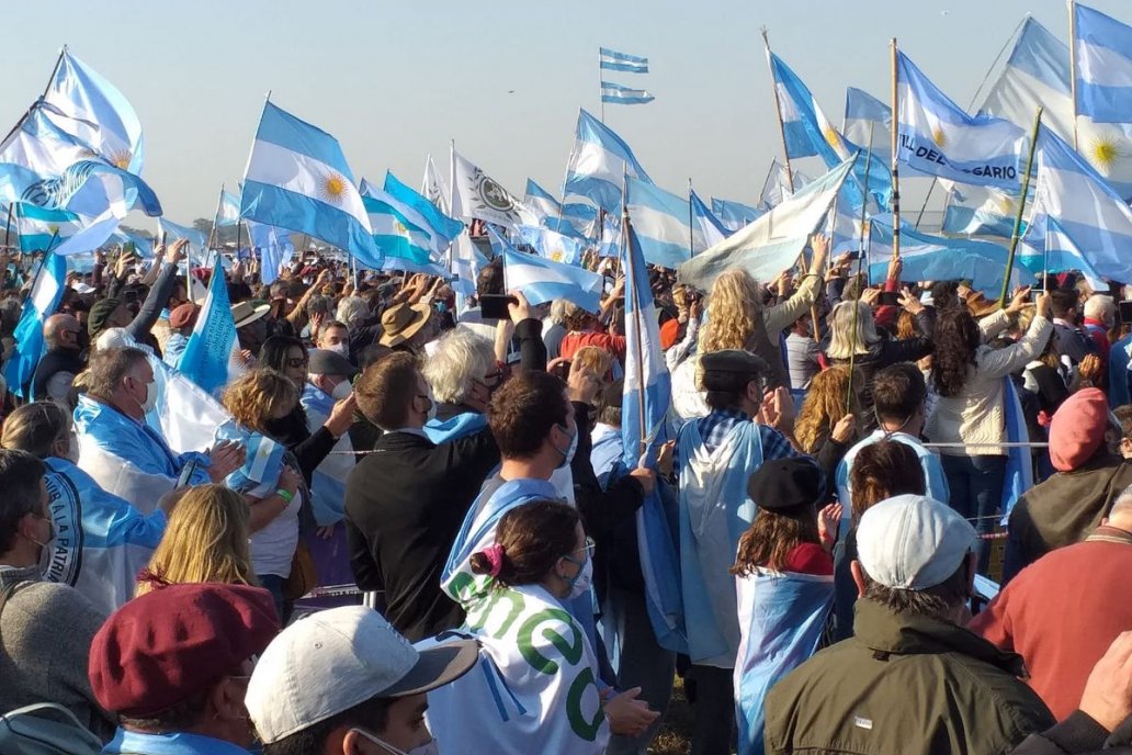 En San Nicolás, miles de productores concentrados contra políticas nacionales
