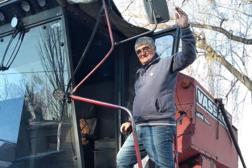 Lo estafaron y después de ocho años logró recuperar su trilladora