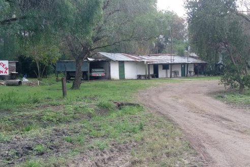 Almacén Medina, el punto de encuentro de la familia rural en Colonia La Mora