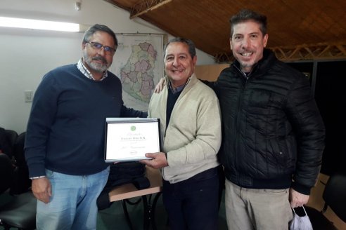 Helm Argentina reconoció la trayectoria de Miguel Screpis y su empresa Ubajay Das