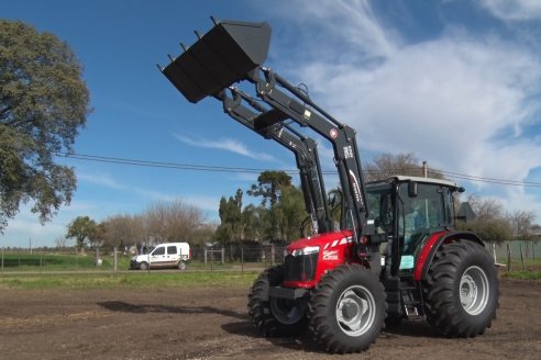 Marche un Massey 6711 para servir en el tambo La Ilusión