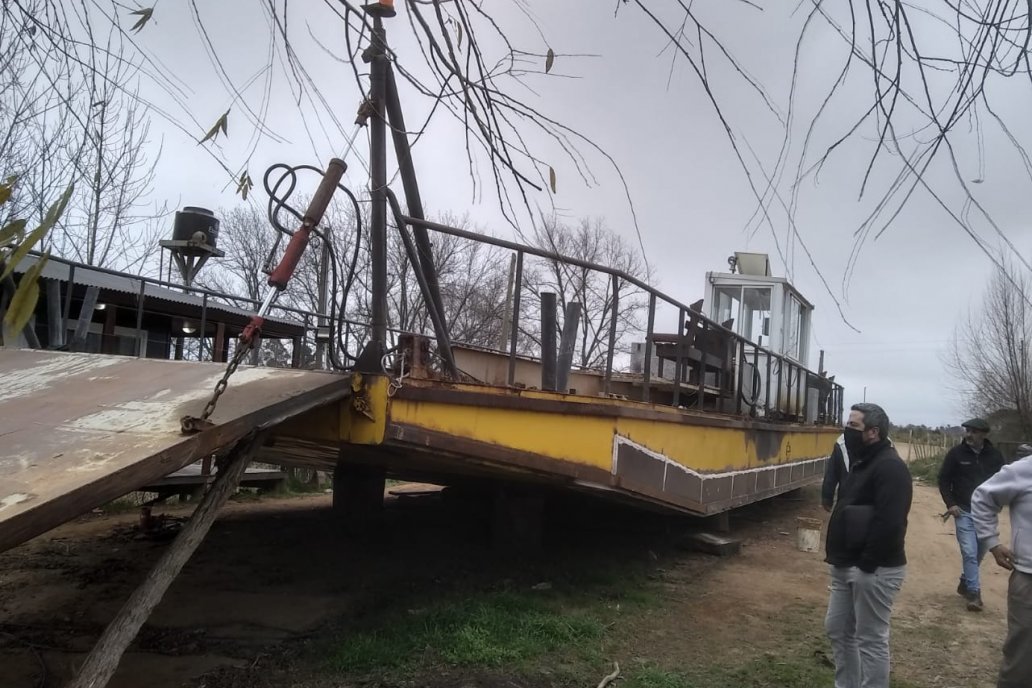 La embarcación quedó fuera de servicio en mayo y la plata para arreglos no llega