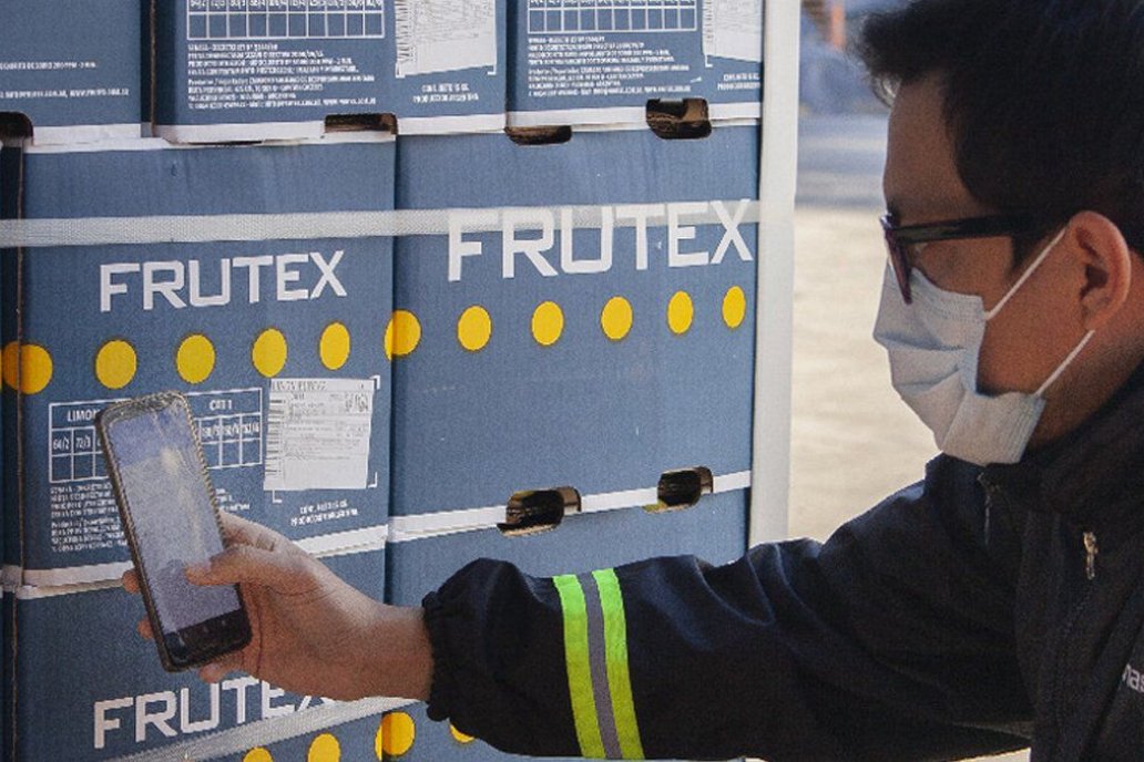 La instantaneidad y eliminación del uso de papel son dos de las ventajas. La instantaneidad y eliminación del uso de papel son dos de las ventajas.