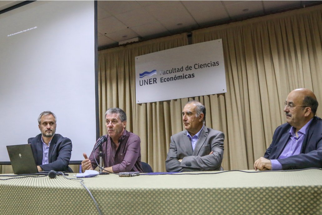 El titular de Economía abordó el sistema de garantías del sector público.