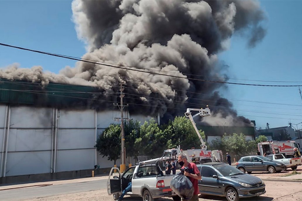 El 19 de noviembre, el fuego hizo estragos en la planta industrial de Gualeguay El 19 de noviembre, el fuego hizo estragos en la planta industrial de Gualeguay