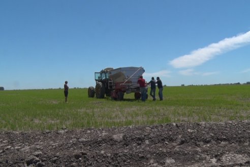 Fertilizadora de arrastre Fertec F5000 Serie 6 se destaca dentro de las arroceras entrerrianas