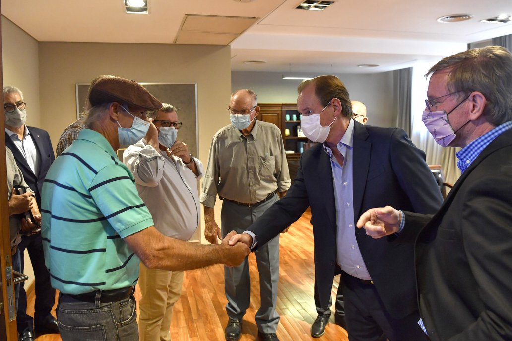 Cada consorcio recibirá 60 millones de pesos. Cada consorcio recibirá 60 millones de pesos.