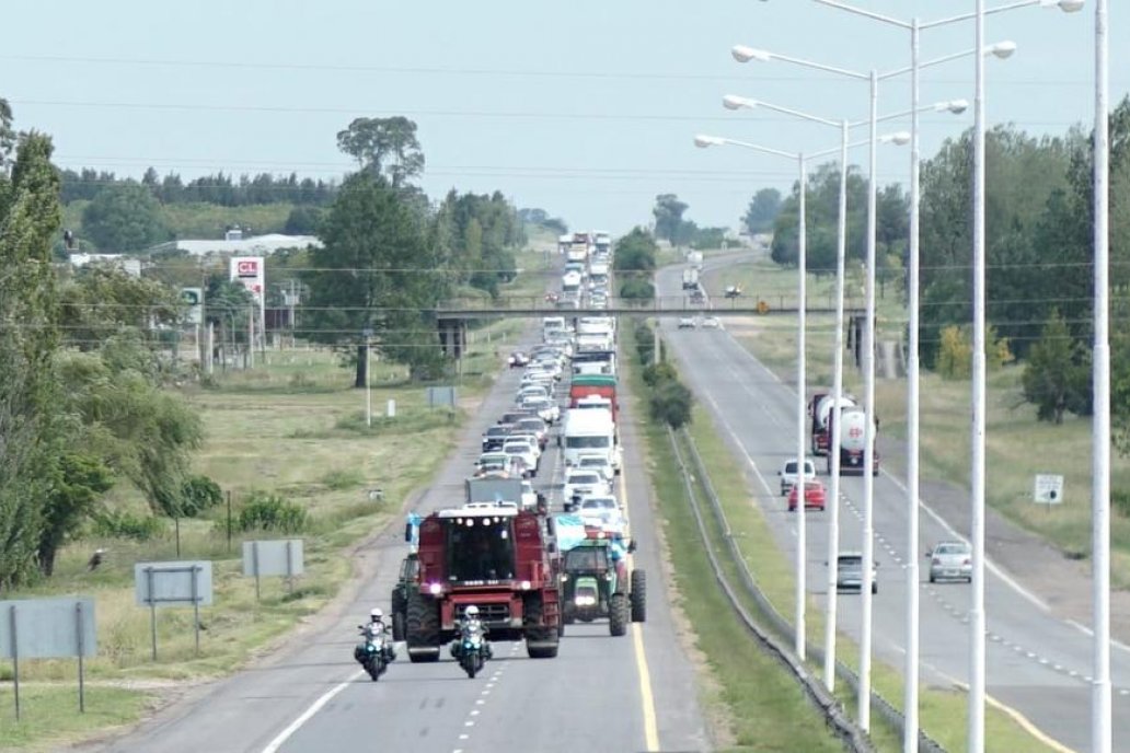 La autovía fue el lugar elegido para expresar descontento. Foto Diario El Día