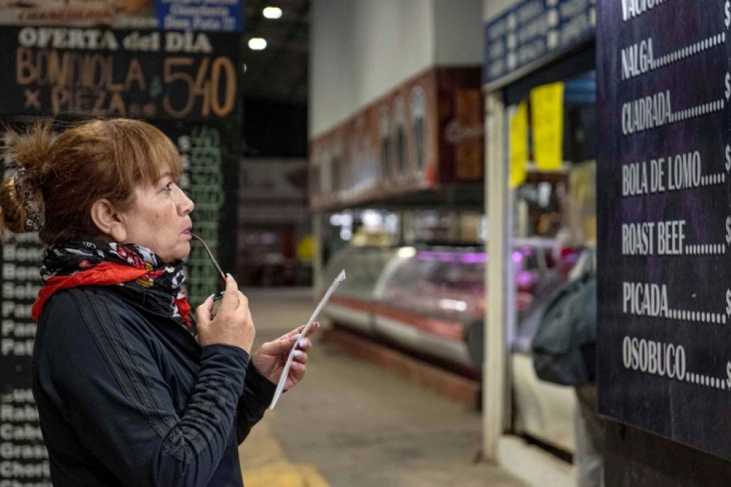 Según CAME, a precios reales el rubro alimentos se retrajo el 4,2%.