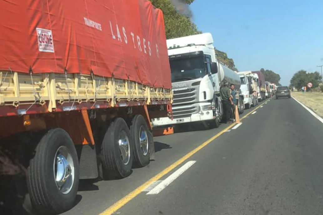 La protesta arranca el lunes, pero en Córdoba ya hay camiones parados.