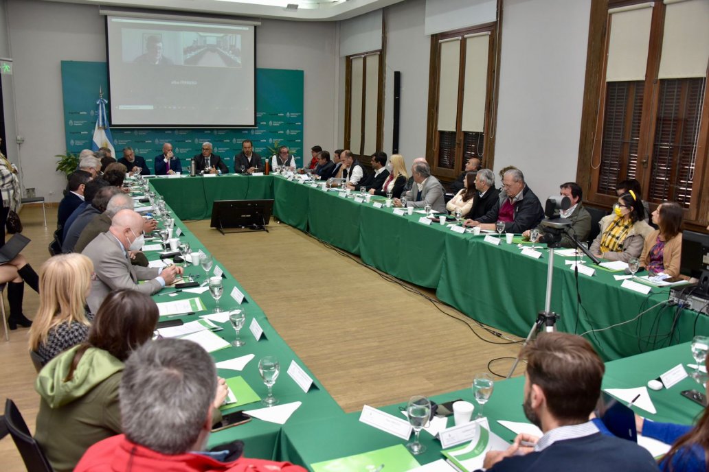 En la mesa de decisiones sentaron a los ministros de las provincias ganaderas.