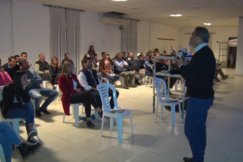 Jornada Técnica de Don Carlos Servicios Agropecuarias - S.R.de Feliciano - Eficiencia Alimenticia en Recria