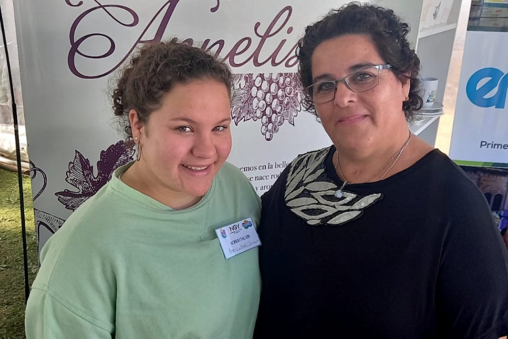 Las productoras venden en Lucas y promocionan sus vinos en ferias entrerrianas. Las productoras venden en Lucas y promocionan sus vinos en ferias entrerrianas.