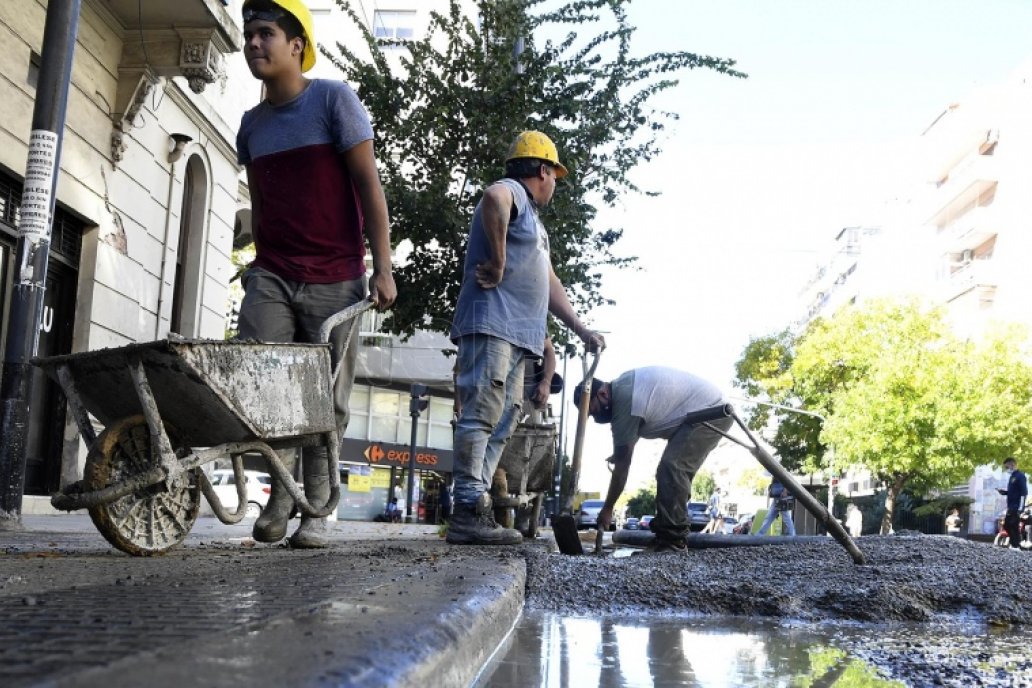 Obras públicas y privadas traccionan la venta de materiales. Obras públicas y privadas traccionan la venta de materiales.