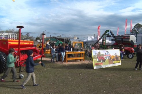 La Estrella Maquinarias jugó de local en la Expo Villaguay con su amplia oferta de fierros